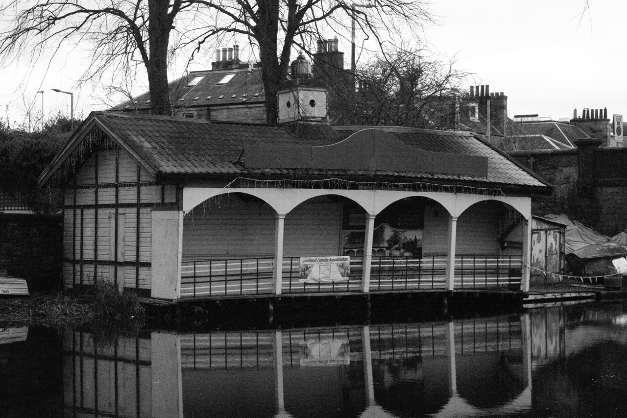 An image of the boathouse at Harrison on the Union Canal